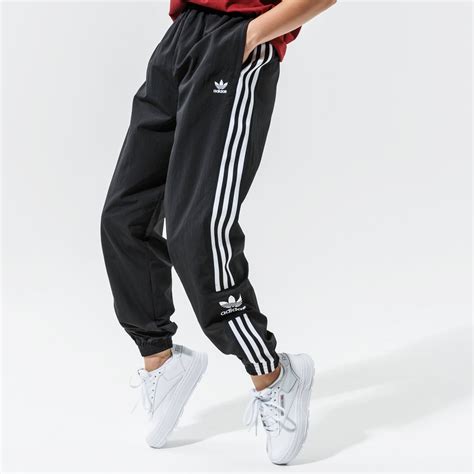 schwarze kondome in der adidas hose|Schwarze adidas Hosen online entdecken .